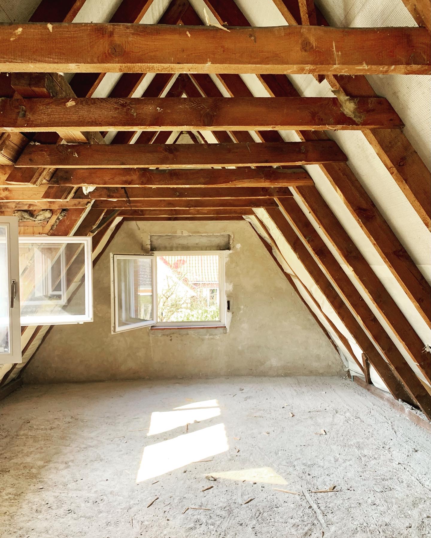 Entkernung Einfamilienhaus in Schüttorf – Dachstuhl und Innenausbau zurückgebaut